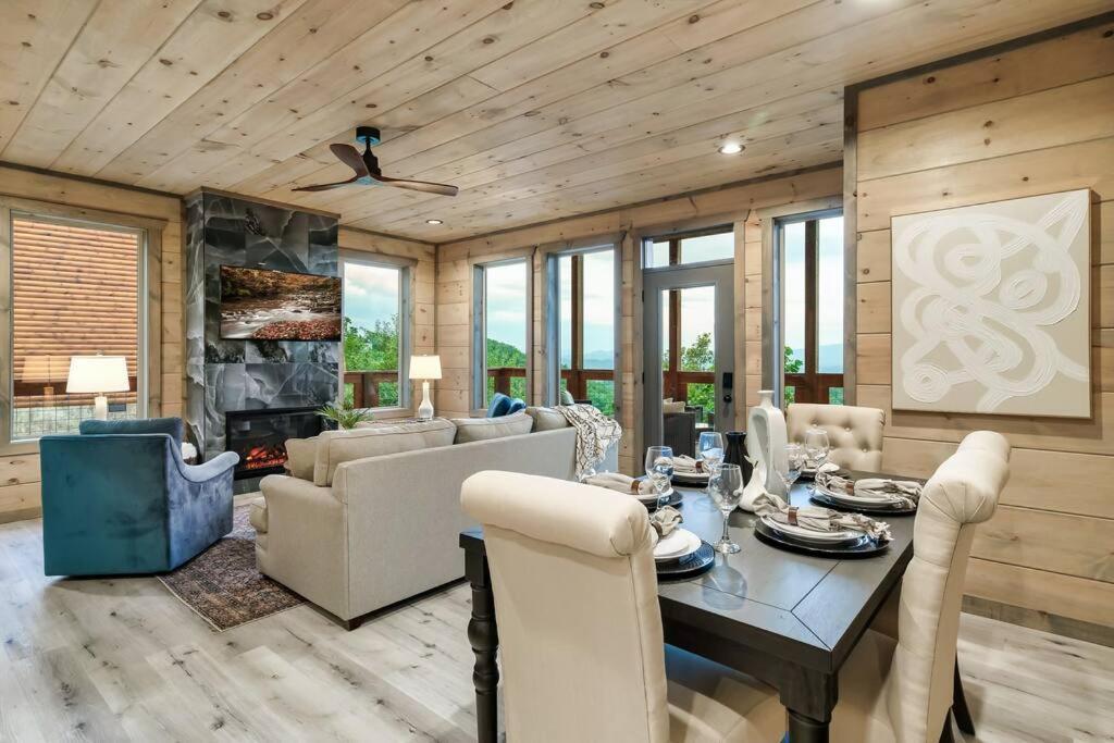 New Luxury Cabin With Stunning Mountainviews,Hottub, Firepit, Fireplace,2 Kingbeds, 2 Covereddecks,Bbqgrill, Shuffleboard And Pool Access Сев'єрвілл Екстер'єр фото