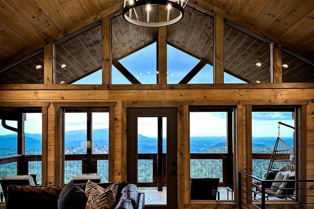 New Luxury Cabin With Stunning Mountainviews,Hottub, Firepit, Fireplace,2 Kingbeds, 2 Covereddecks,Bbqgrill, Shuffleboard And Pool Access Сев'єрвілл Екстер'єр фото