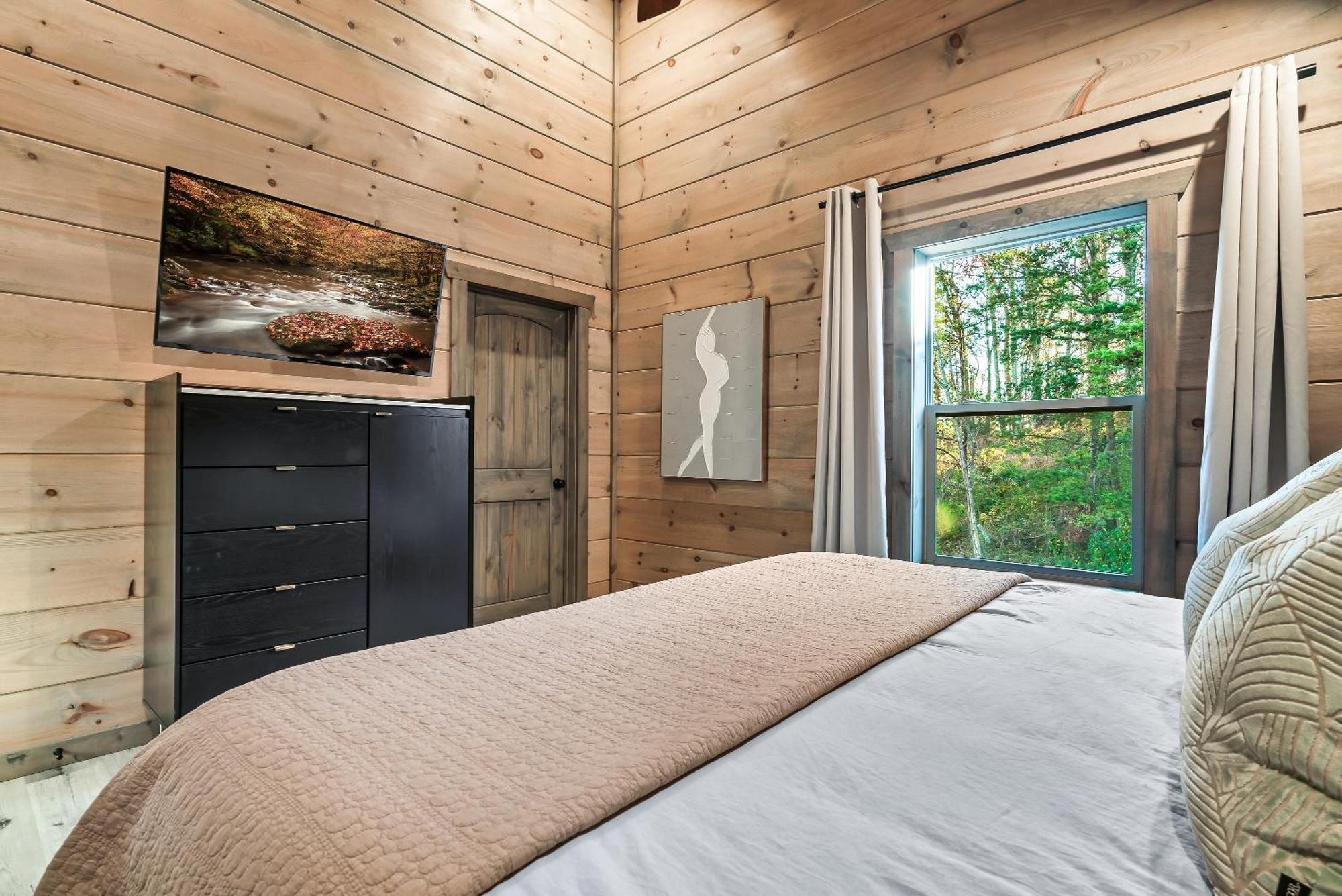 New Luxury Cabin With Stunning Mountainviews,Hottub, Firepit, Fireplace,2 Kingbeds, 2 Covereddecks,Bbqgrill, Shuffleboard And Pool Access Сев'єрвілл Екстер'єр фото