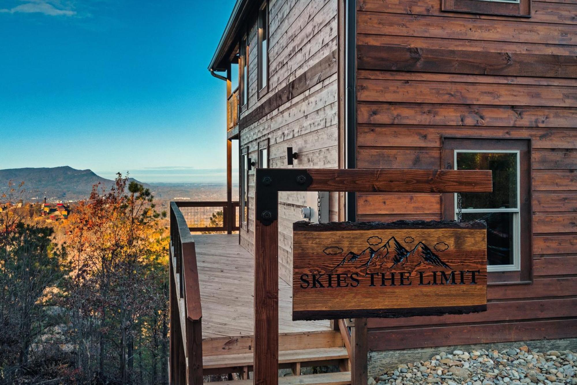 New Luxury Cabin With Stunning Mountainviews,Hottub, Firepit, Fireplace,2 Kingbeds, 2 Covereddecks,Bbqgrill, Shuffleboard And Pool Access Сев'єрвілл Екстер'єр фото